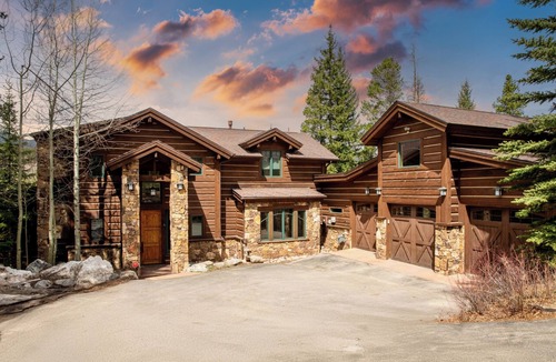 The Highlands Cabin | Zendo by AvantStay | Serene Mountain Abode w/Hot Tub & Views