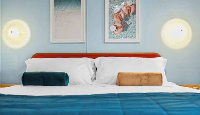 #03 Unit in Mid-century Art-Déco Building KingBed EnSuiteBath Steps>Beach PetsOK
