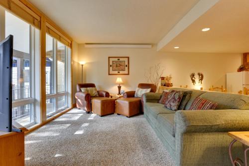 1/2 Mi to Granby Ranch: Townhome w/Fireplace!