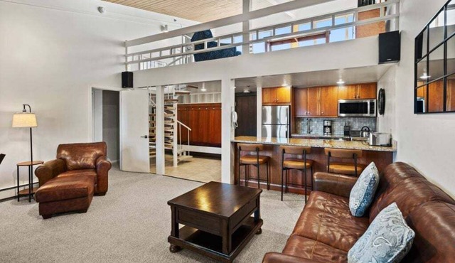 1 Bdrm and Loft 2 Bath Stonebridge Condos 822 w/lots of Bedding