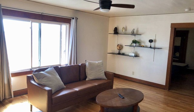 1 BDRM - Great Location!
