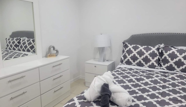 1 BR Apt. Awesome Location. Near FLL Beach and Las Olas