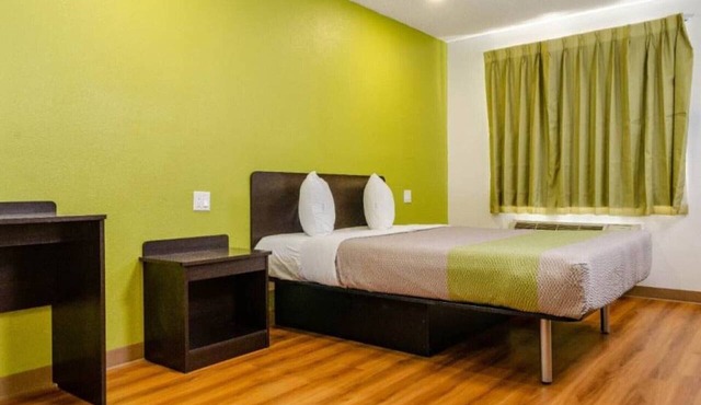 1 King Bed |Nsmk, Micfridge