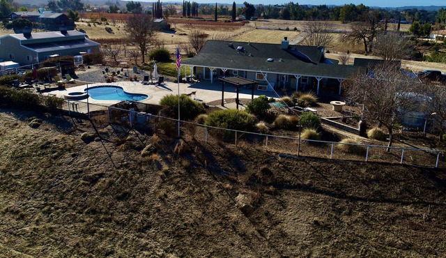 10 Acre Paso Ranch house with Pool, hot tub and fire pit.