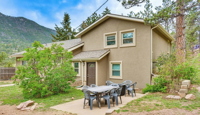 10 Mi to The Incline! Gem w/Game Room & Fire Pit