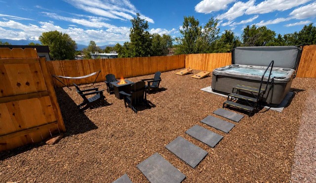 180° Mountain Range Views and Centrally Located