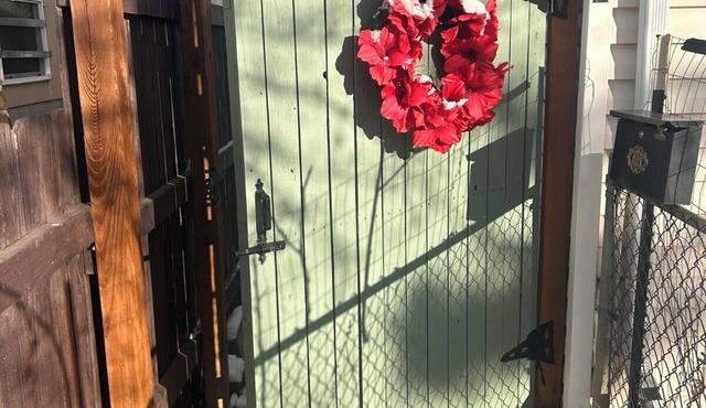 1BR, 1BA Centrally located, private, safe, quiet! Close to everything!
