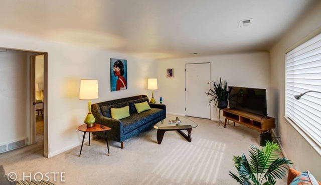 1BR 70's Inspired, Close To Broadmoor & Downtown