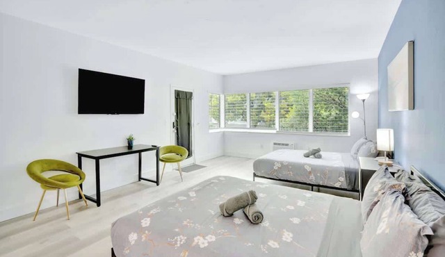 1BR Miami Beach Apt with King plus 2 Queens & Workspace