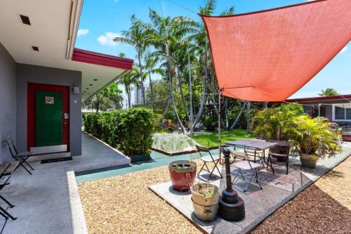 1BR Studio Parking, BBQ, Garden In Hollywood