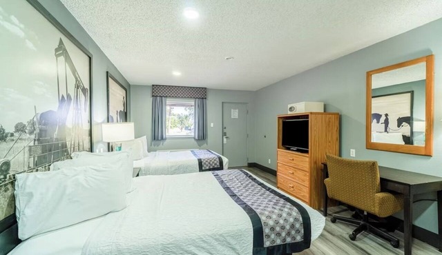2 Accommodations | Great Value Stay in Snyder, TX | 2 Queen Beds w/Kitchenette in Scurry County