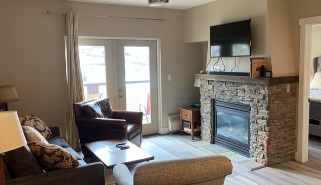 2 Bed 2 Bath w/sofa sleeper luxury slope side ski-in/ski-out condo - sleeps 7