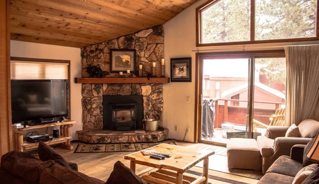 2 Bedroom 2 bath end unit pet friendly condo in the