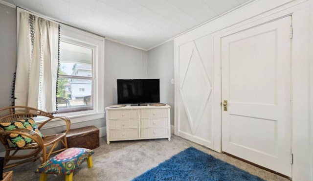 2 bedroom Apartment in Akron's North Hill Neighborhood
