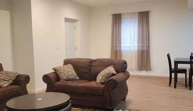 2 bedroomsand 2 bathrooms beautiful walkout basement.