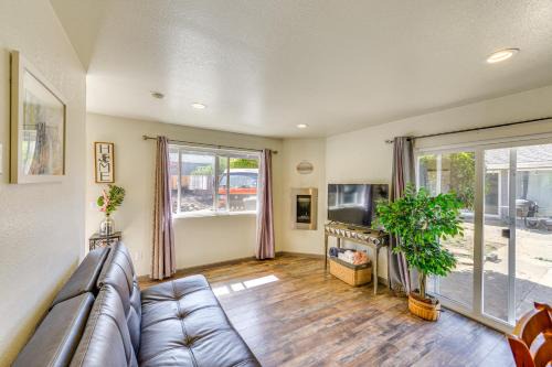 2 Mi to Old Town: House w/Grill in Eureka!
