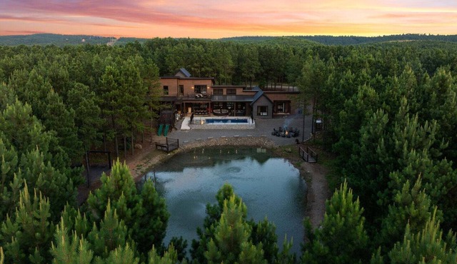2 Neighboring Cabins, Heated Pool, Big Game Area, Pond, Fun Slide