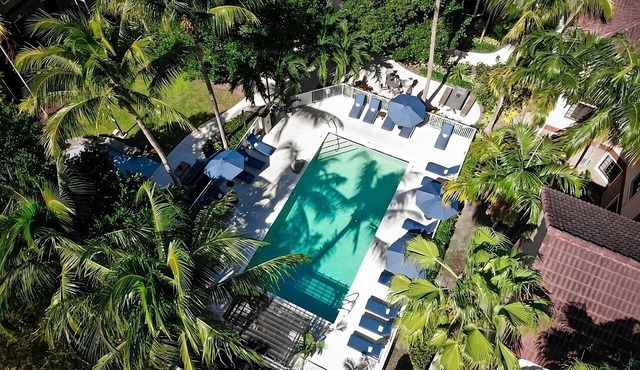 2 Spacious Suites w/Kitchens, Free Breakfast, Outdoor Pool!