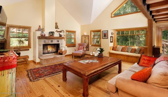 2B Loft Riverfront House on 2 Acres with Amazing Views minutes from Aspen