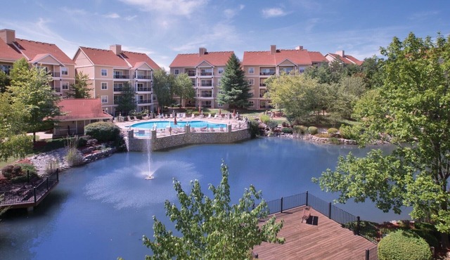 2Bed/2Bath Deluxe Centrally Located Condo in Branson, Near Tons of Attractions!