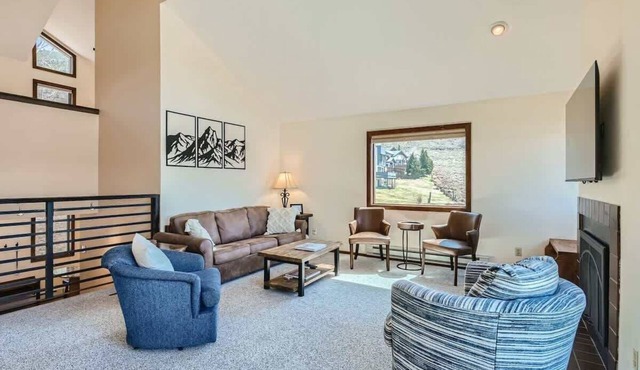 2bedroom+Loft, Lake Views, Amazing Location!