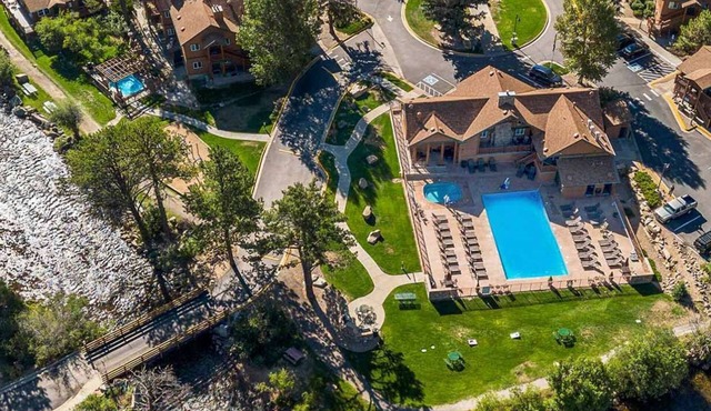 2BR Riverside Condo - Pool, Hot Tub, Game Room