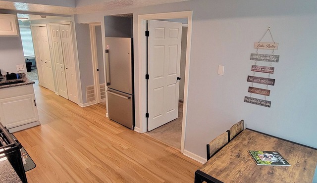 2nd Floor Lakeview 2-Bedroom Condo in Geneva U4
