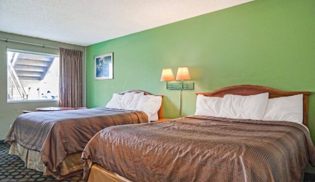 3 Accommodations near Recreation Park | 2 Queen Beds | Free Parking