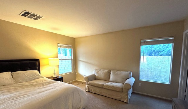 3-bedroom 2-bath house perfect for both visiting the Strip & Red Rocks