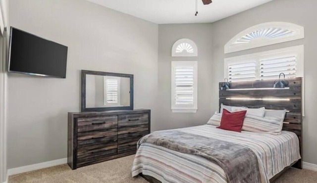 3-bedroom house in fantastic Fort Mohave with AC and fitness room
