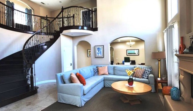 3-bedroom house in cool Westminster with fitness room, WiFi, AC