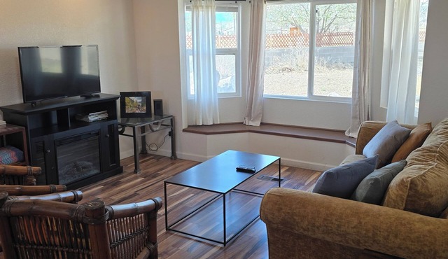 3 Bedroom House Next To Park & Hiking/Biking Trails! 30Min From Estes Park