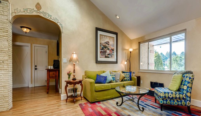 3 Bedrooms - Gourmet Kitchen - Open Floorplan - Near Red Rocks & Near Downtown