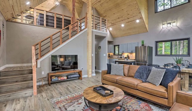 3 Peaks Cabin -Newly Updated! St. Mary's Cabin with Mountain Views, Lake Access!