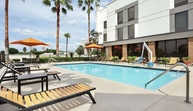 3 Pet-Friendly & Welcoming Rooms Near Texas Golf Studio – 6.5 Miles Away