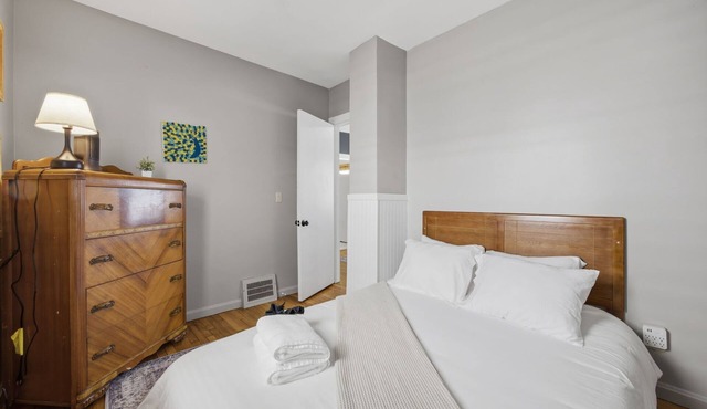 3 Private Apts in Tremont - Perfect for Groups