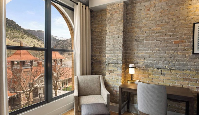 3 Relaxing Units | Sophisticated Downtown Getaway Near Shopping & Entertainment