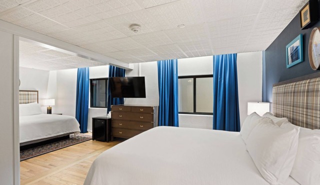 3 Units | Bright Modern Accommodations Close to Entertainment & Nightlife