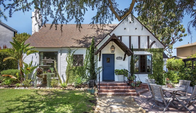 31 night stay minimum. Charming 1929 English Tudor in the heart of San Roque!