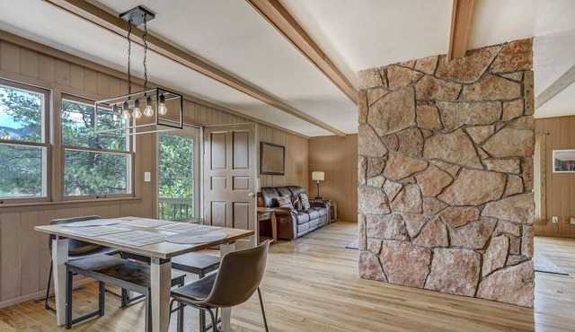 3BD| Tucked Away Mountain Getaway
