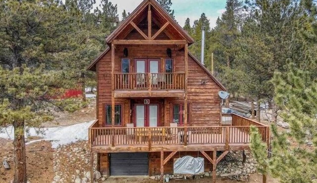 3BR Cabin Escape w/Deck Twin Lakes Mountain View