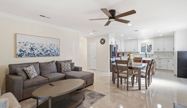 4-bedroom house in beautiful Huntington Beach with WiFi, AC.