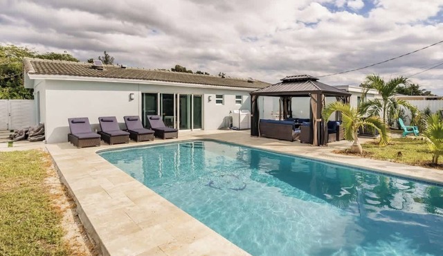 4 BR home with private pool