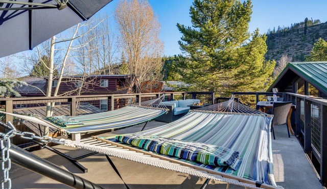 4 Mi to Slopes! Breck Mtn Base w/Hot Tub Access