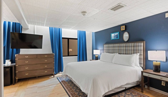 4 Units | Contemporary Urban Retreast Near Entertainment District