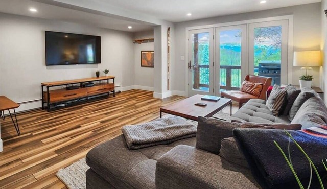 4BR Mt Baldy Townhome On Bus Route