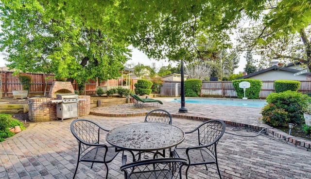 5 Mi to Fresno State: Family Gem w/Backyard Oasis