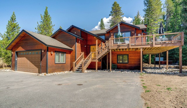 5 Mi to Ski Resort: Breck Home w/Hot Tub!