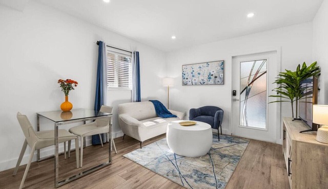 5 Mins to Brickell & Downtown - 2BR + Free Parking, Private Patio, Pets Ok