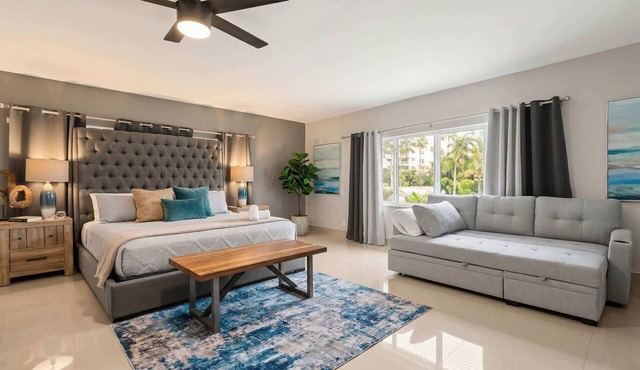6 BR Villa Steps to Ocean, Pool, Sauna & Jacuzzi